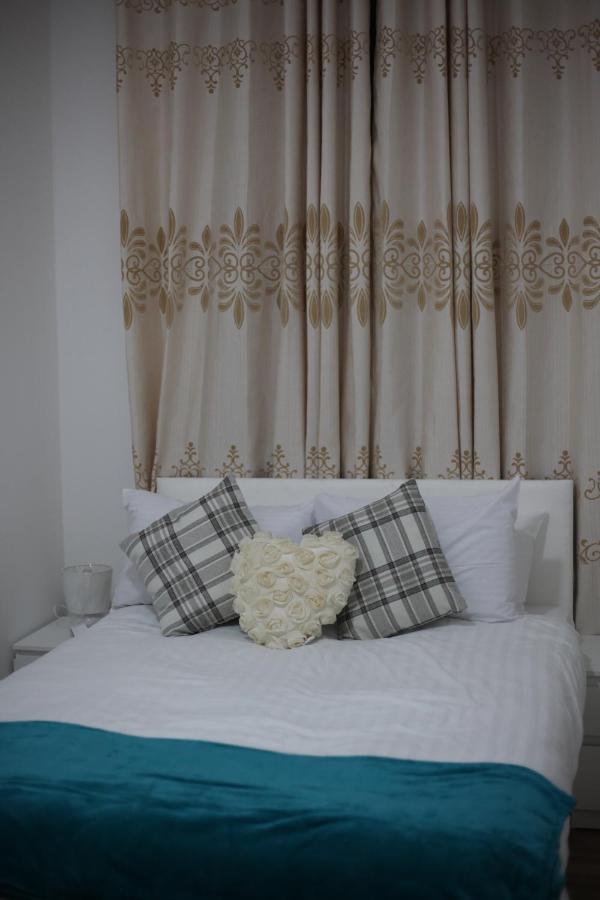 Oyo New City Lodge Londen Buitenkant foto