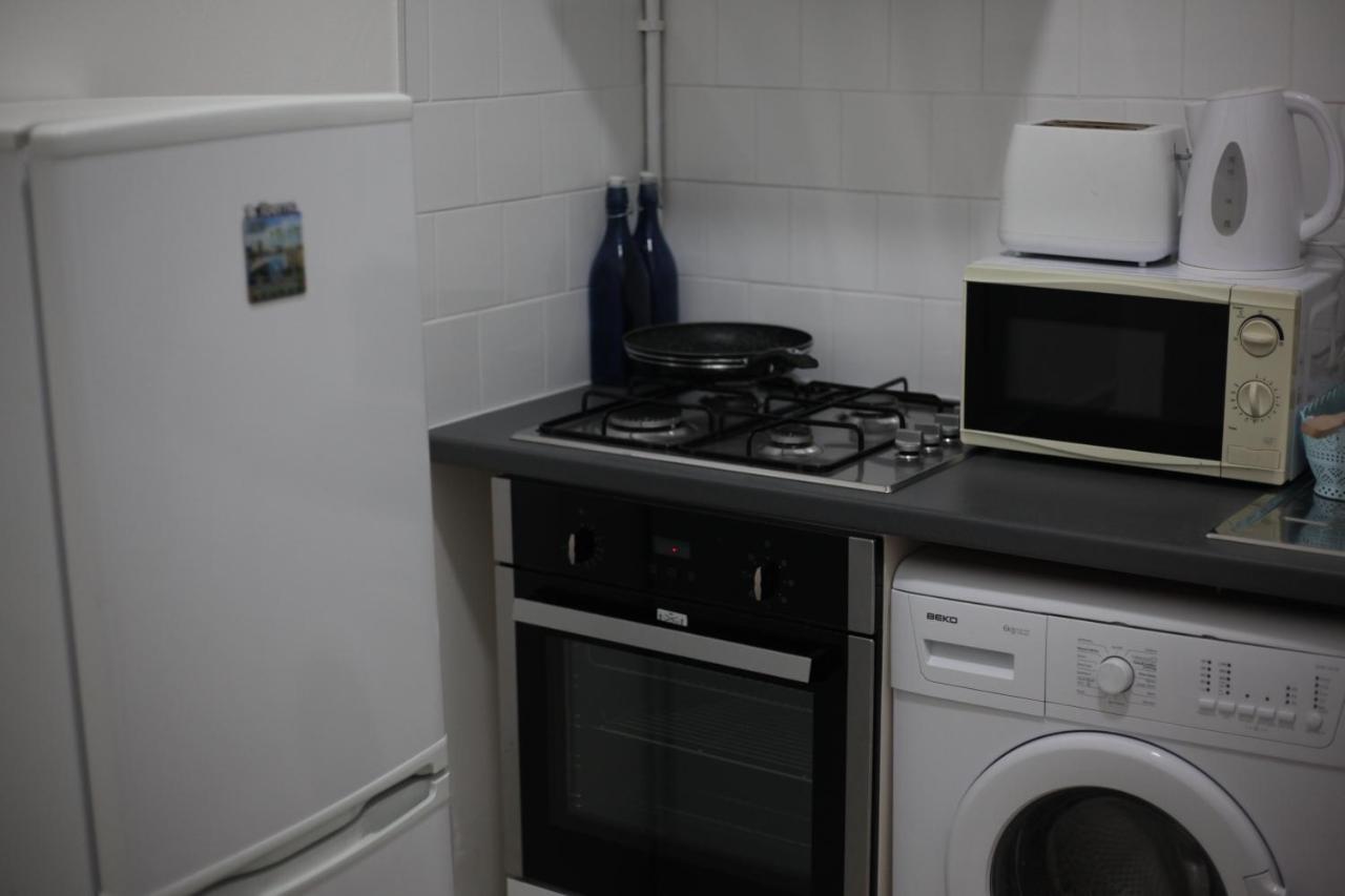Oyo New City Lodge Londen Buitenkant foto