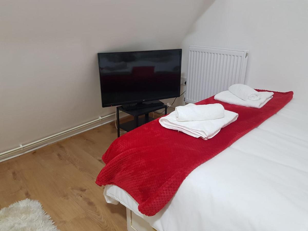 Oyo New City Lodge Londen Buitenkant foto