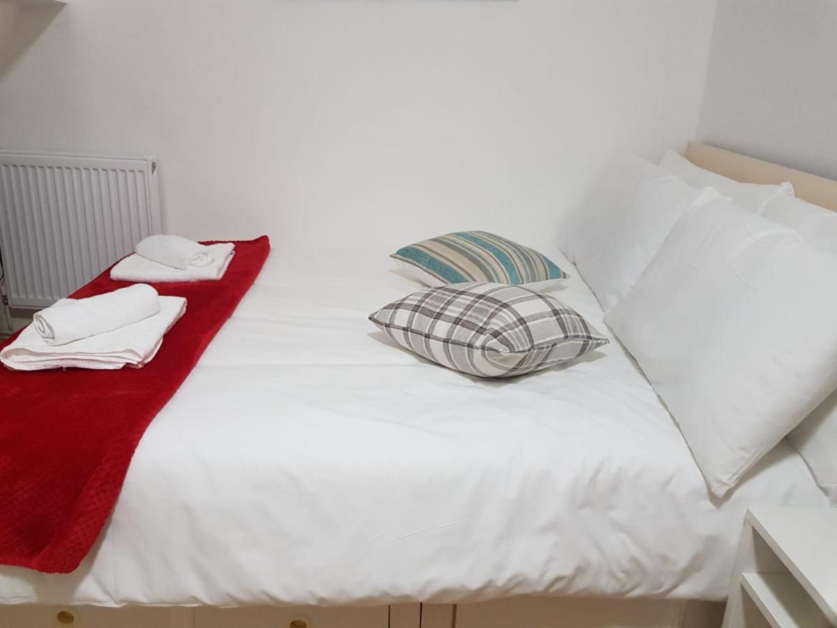 Oyo New City Lodge Londen Buitenkant foto