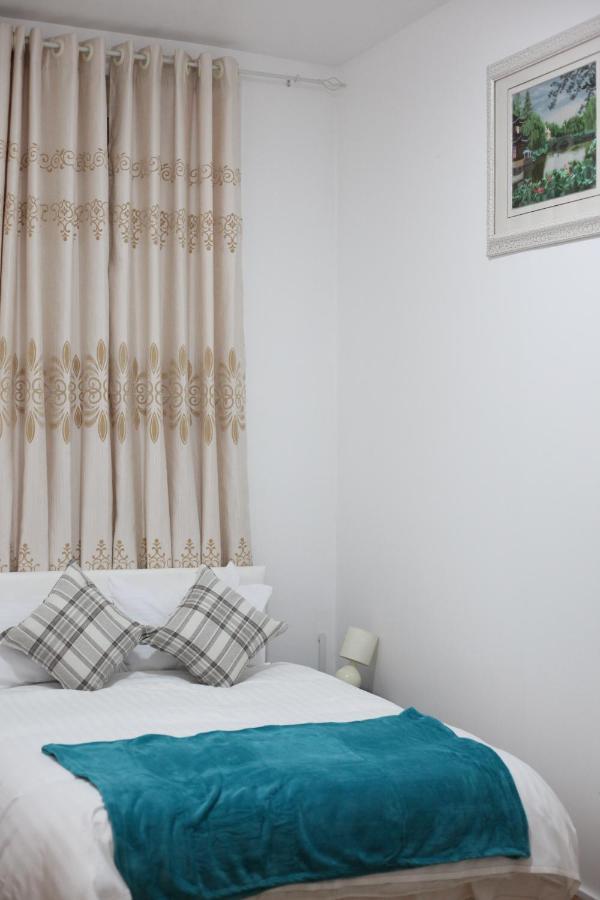 Oyo New City Lodge Londen Buitenkant foto