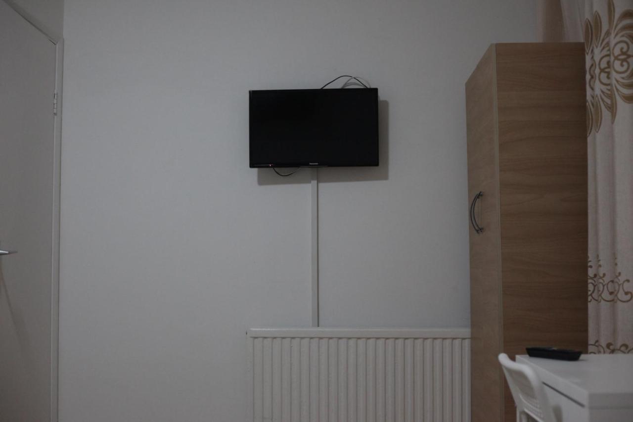 Oyo New City Lodge Londen Buitenkant foto
