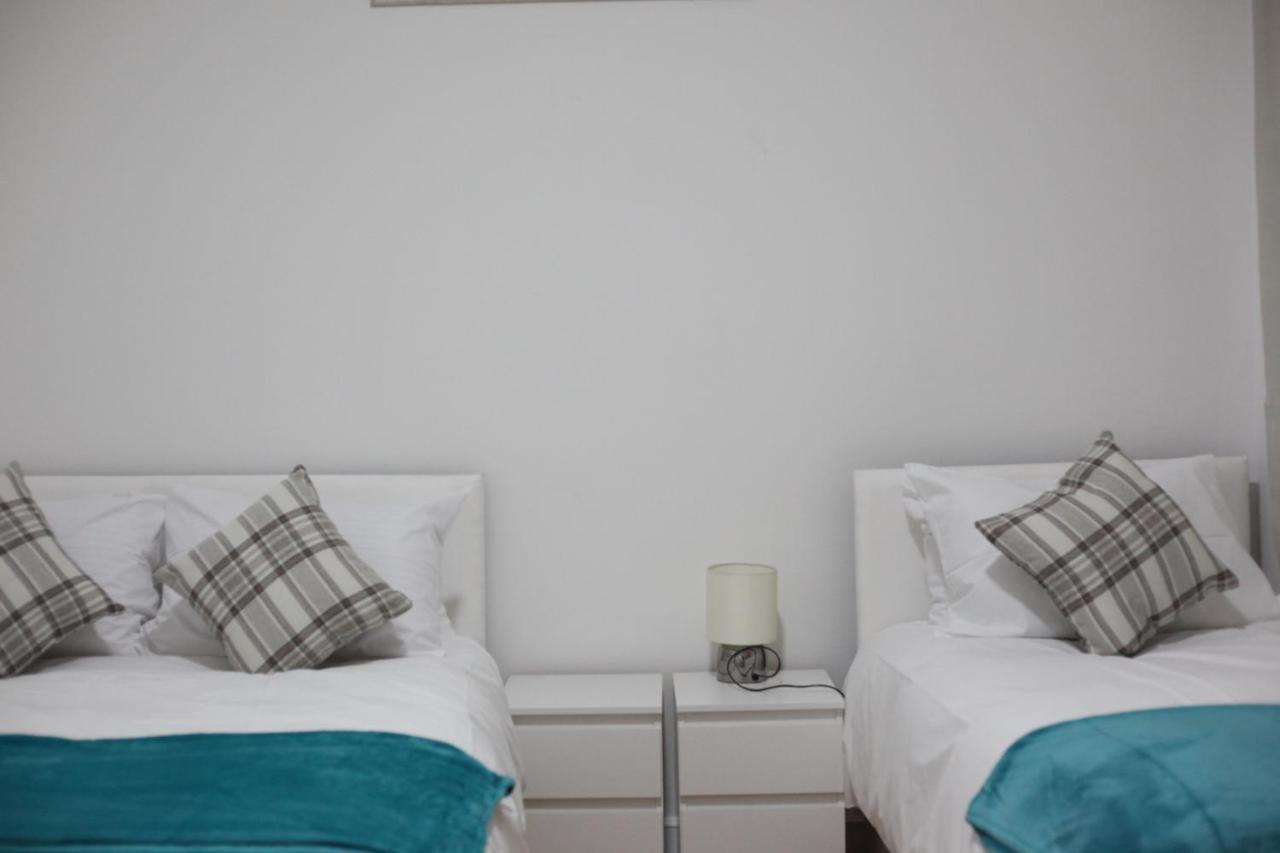 Oyo New City Lodge Londen Buitenkant foto