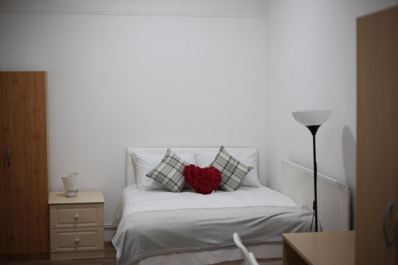 Oyo New City Lodge Londen Buitenkant foto