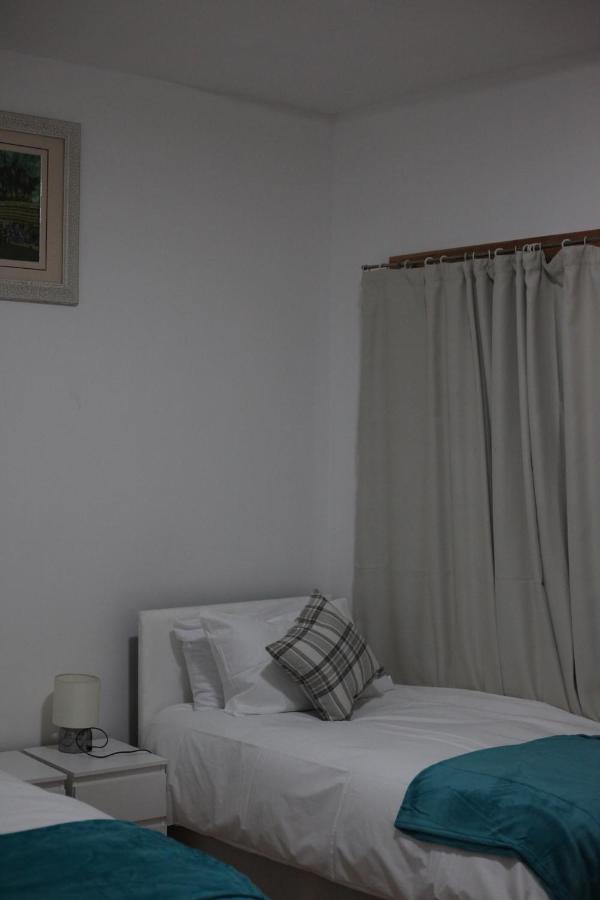 Oyo New City Lodge Londen Buitenkant foto