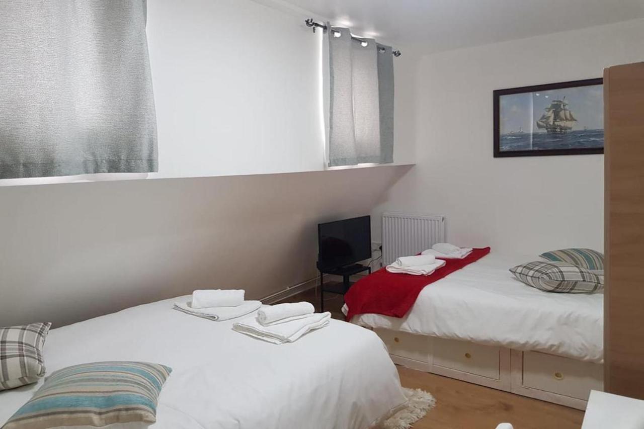 Oyo New City Lodge Londen Buitenkant foto